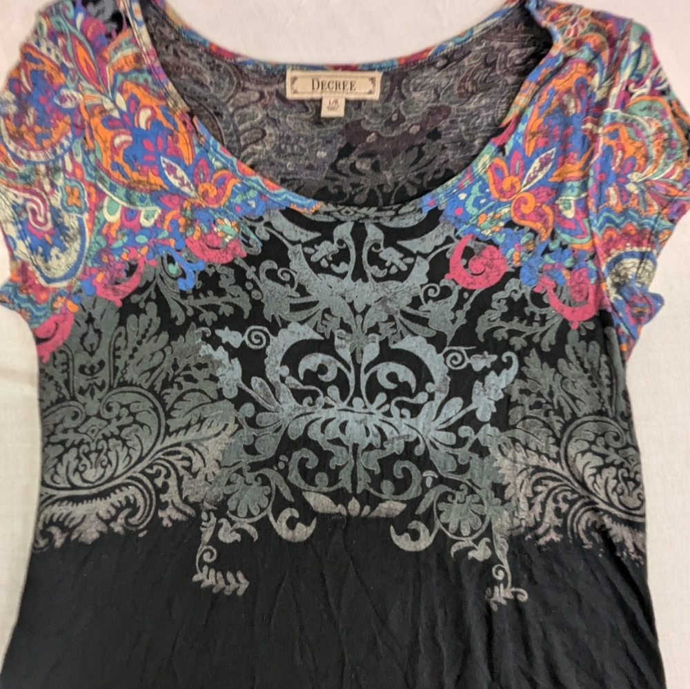 Decree Dark Floral Cap Sleeve Abstract Tunic - Flirty and Flattering Large - Picture 3 of 6